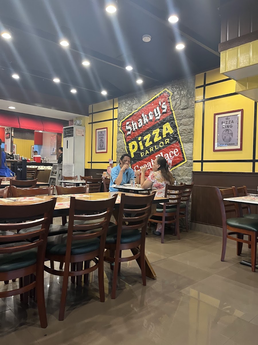 Shakey's Pizza Parlor - Araneta City-4