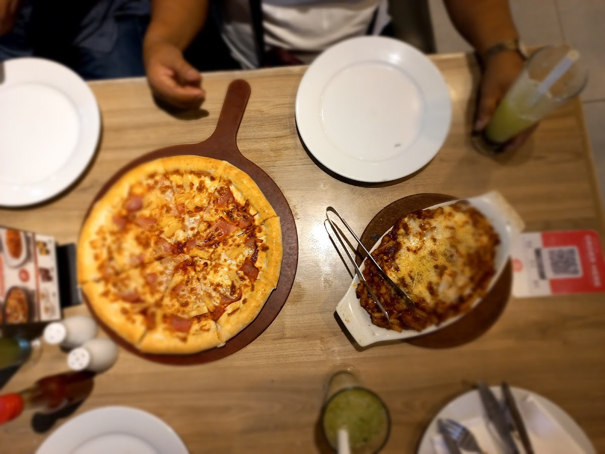 Shakey's Pizza Parlor - Araneta City-7