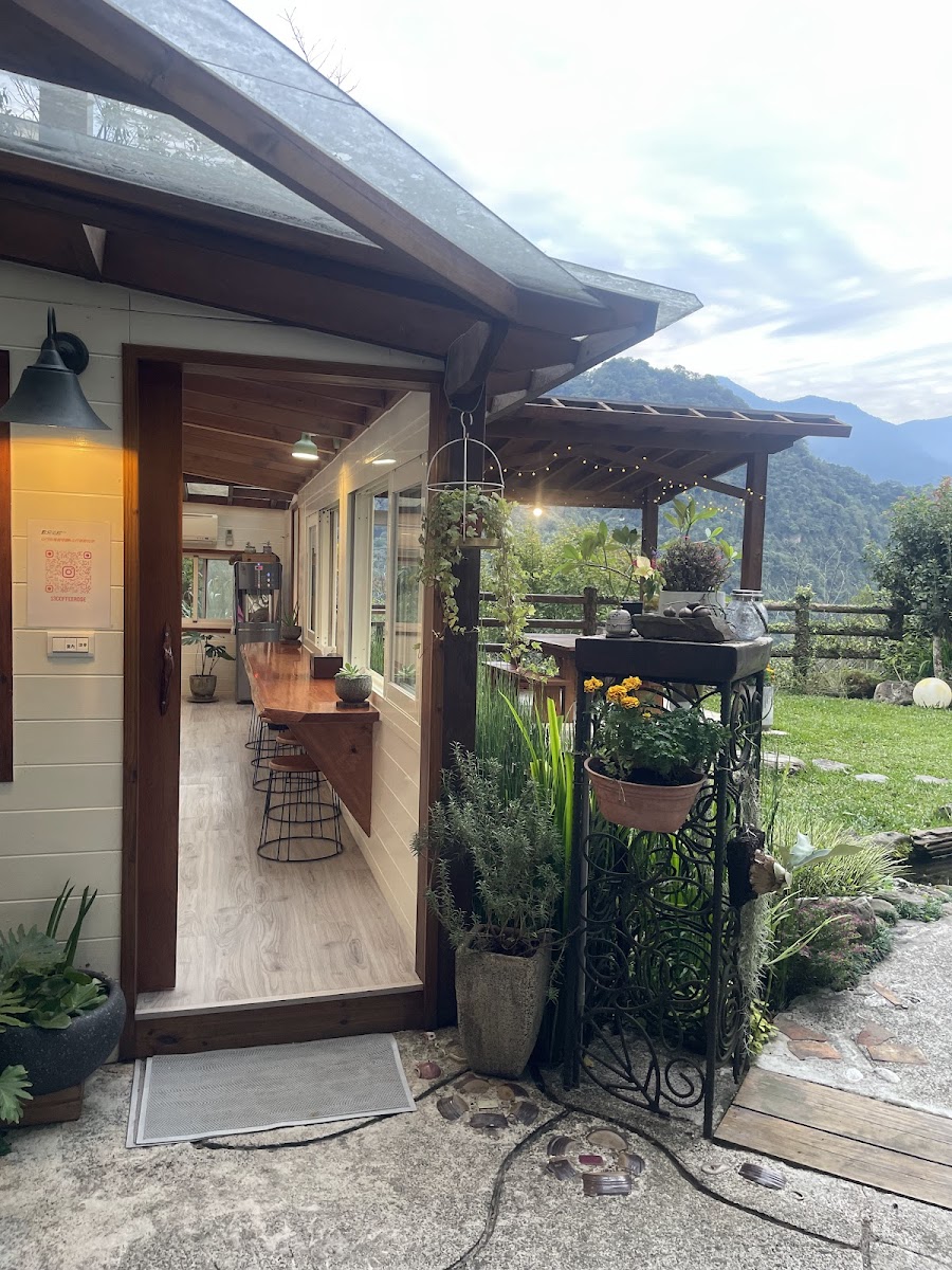 Shan Xing Rose Cafe