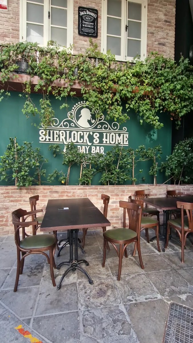 Sherlock's Home Bar-2