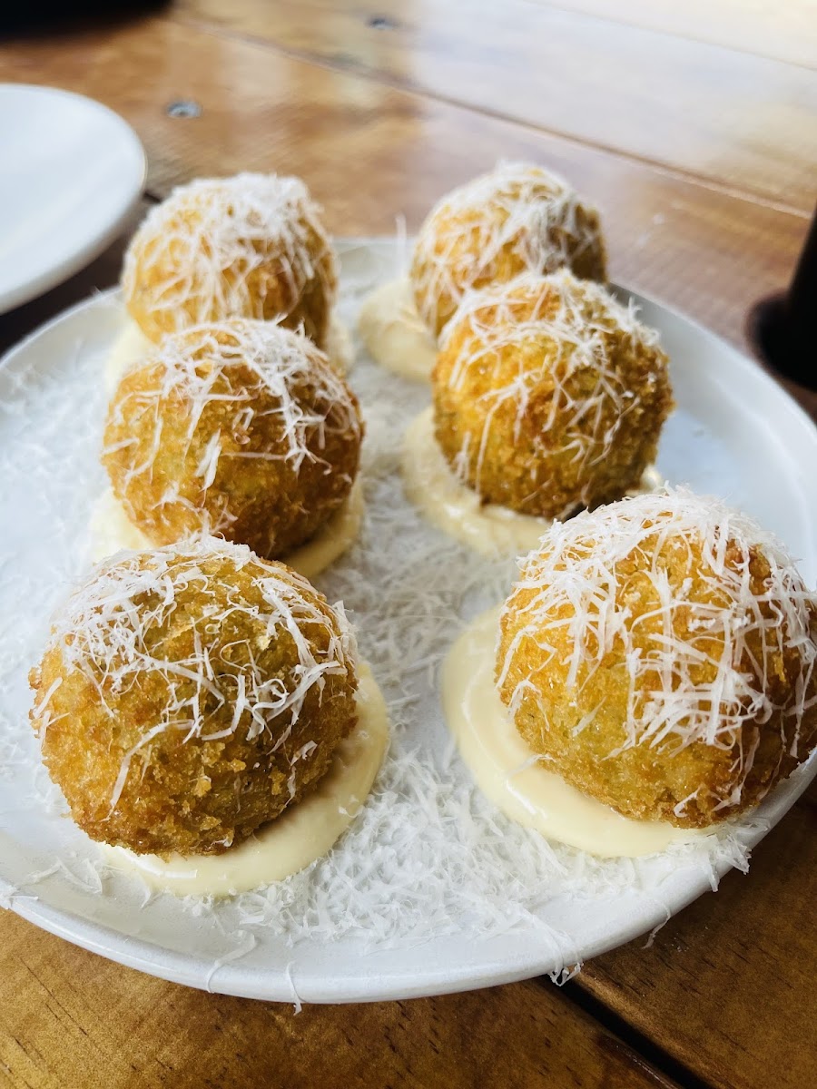 Shorties Bar & Dining-10