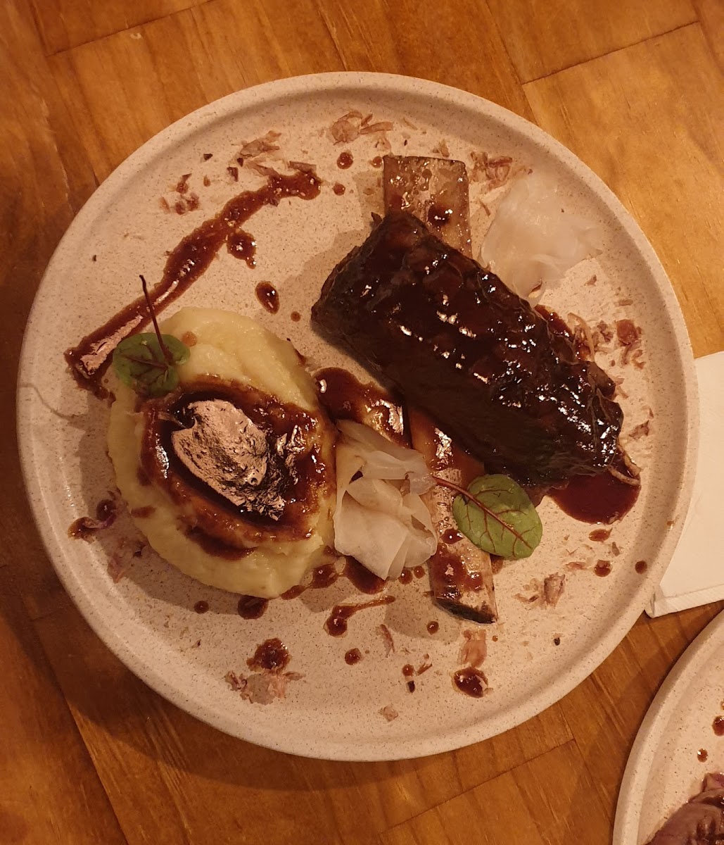 Shorties Bar & Dining-8