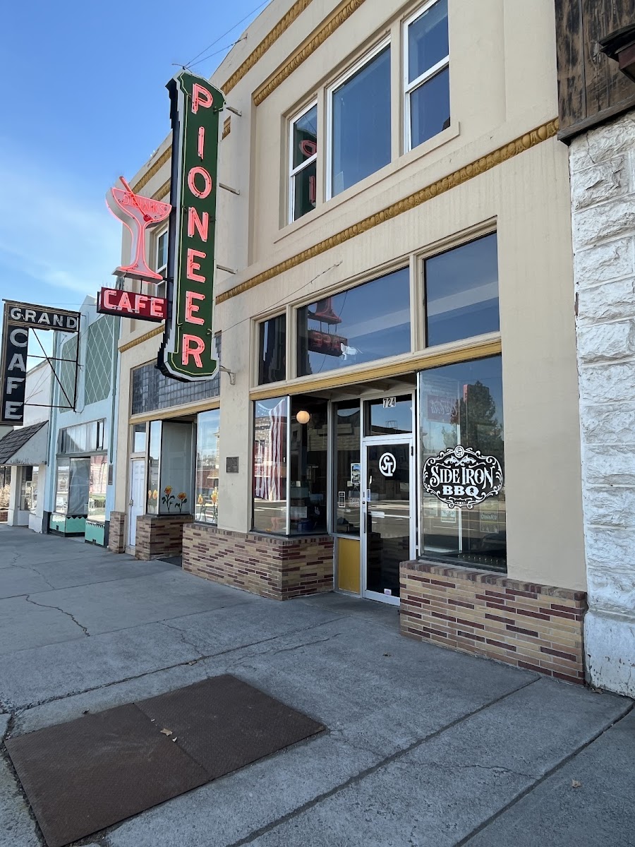 Side Iron Bbq At The Pioneer