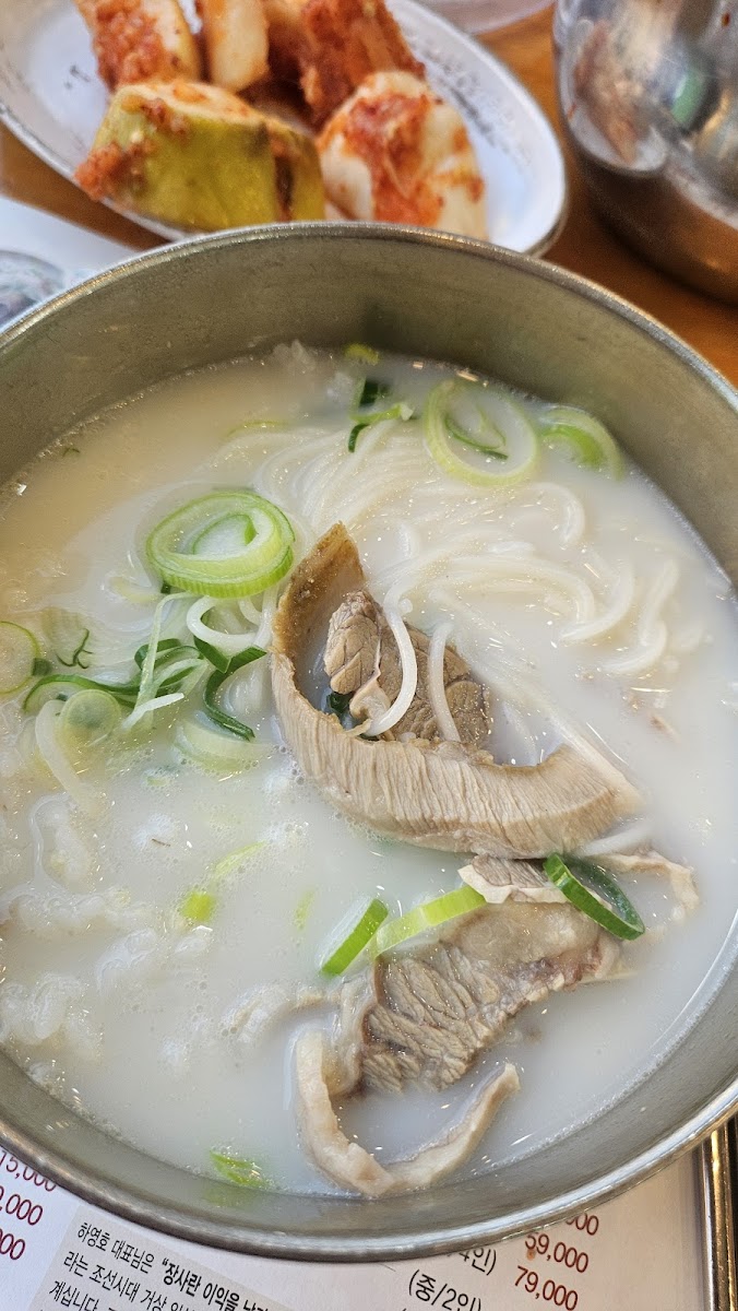 Sinchon Seolleongtang Main-4
