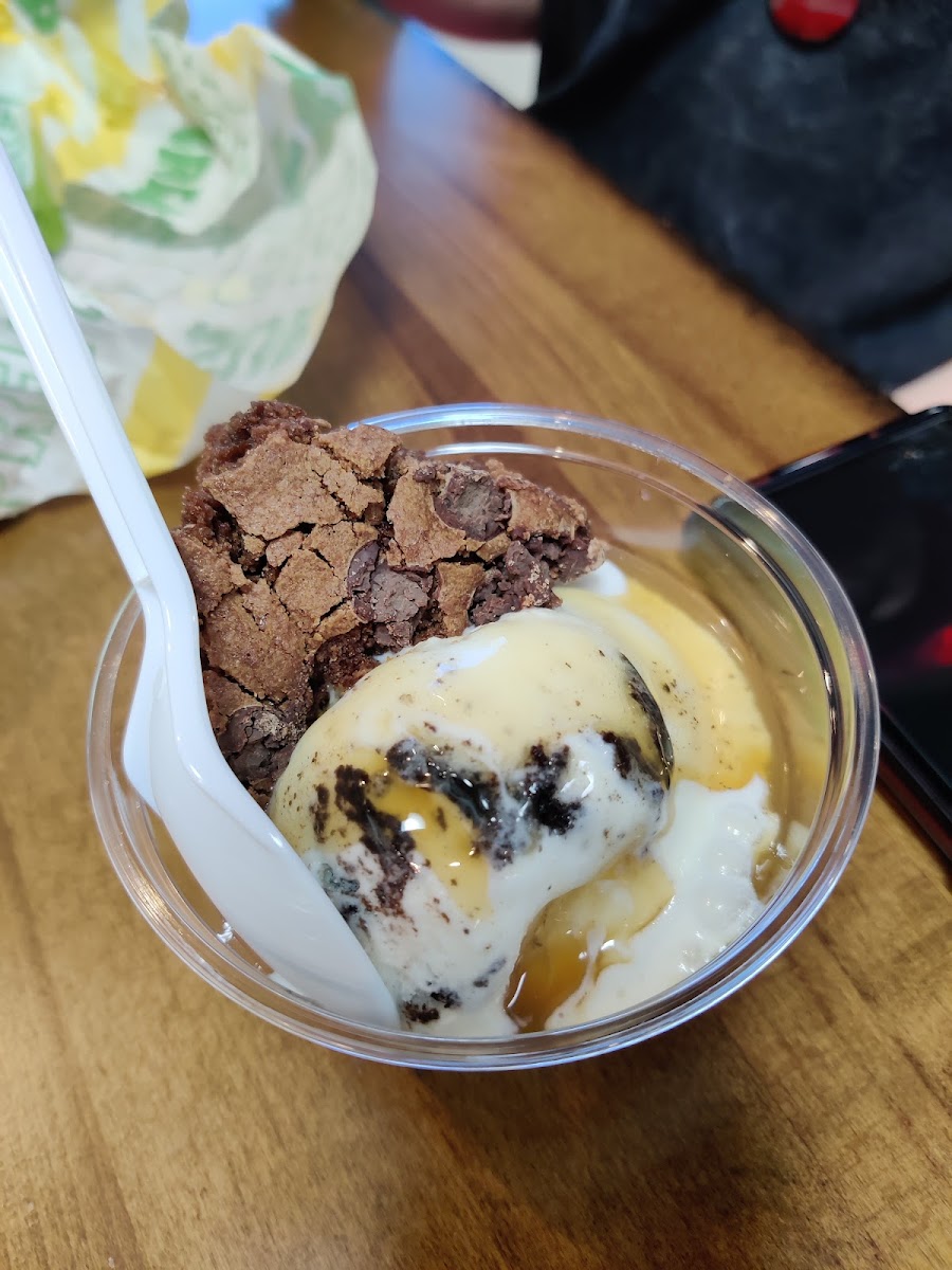 Sisters Ii Ice Cream-8