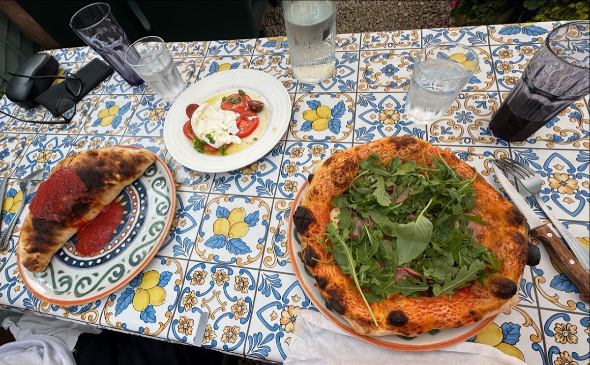 Six Hills Café, Bakery & Pizzeria-4