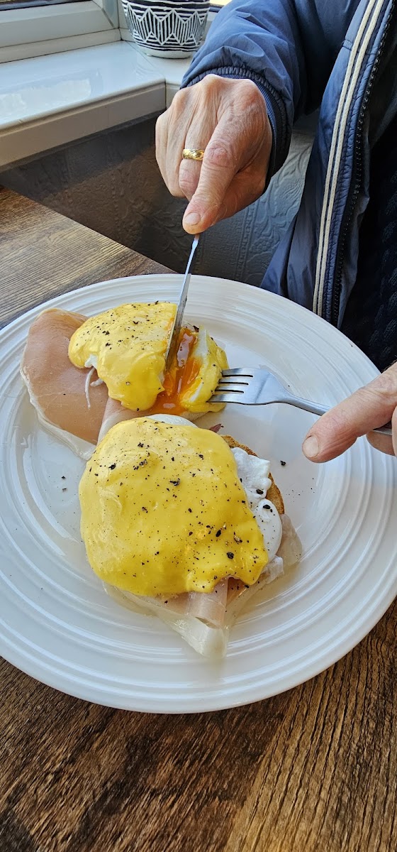 Six Hills Café, Bakery & Pizzeria-7