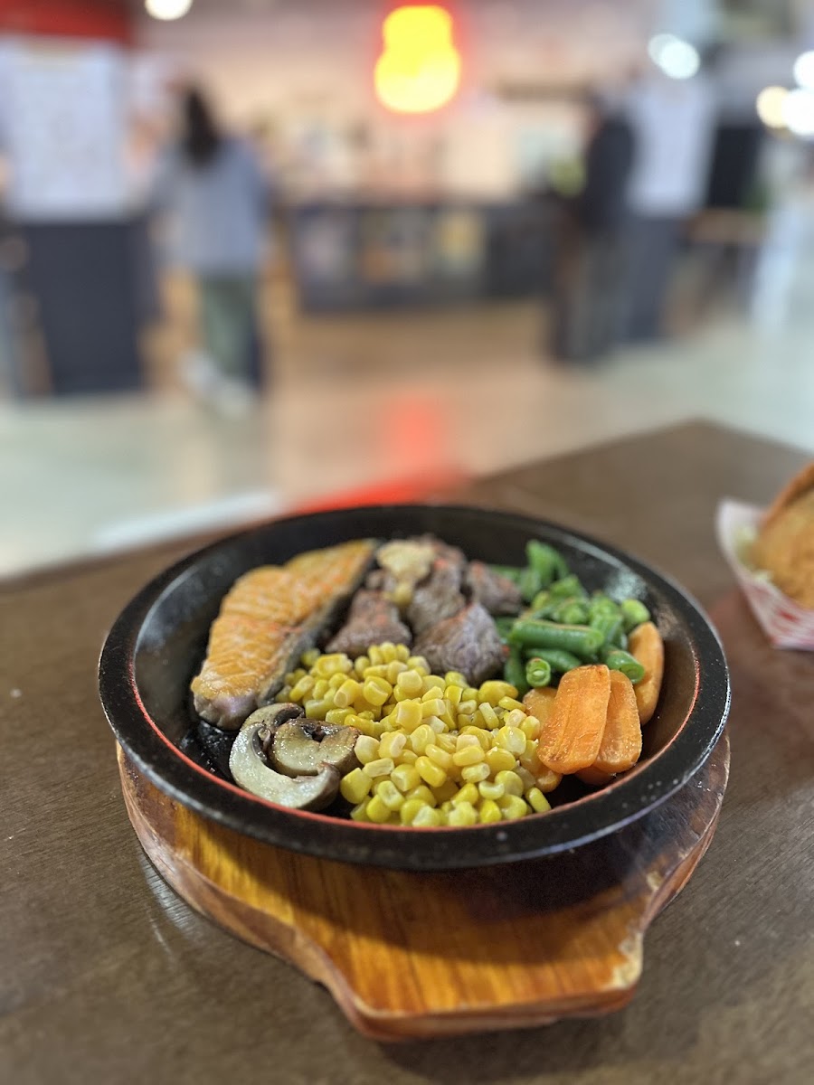 Sizzlin' Place-7