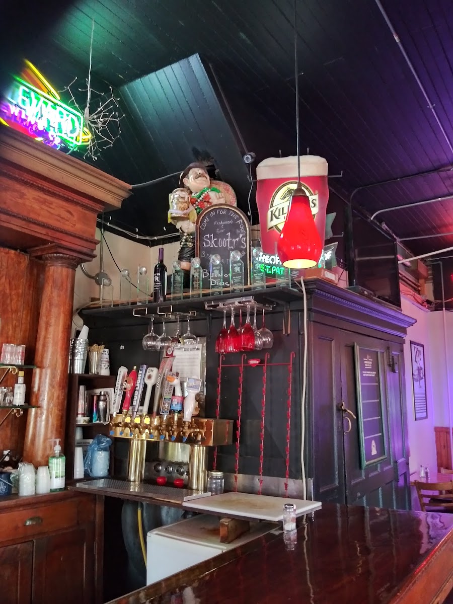 Skootr's Restaurant & Bar