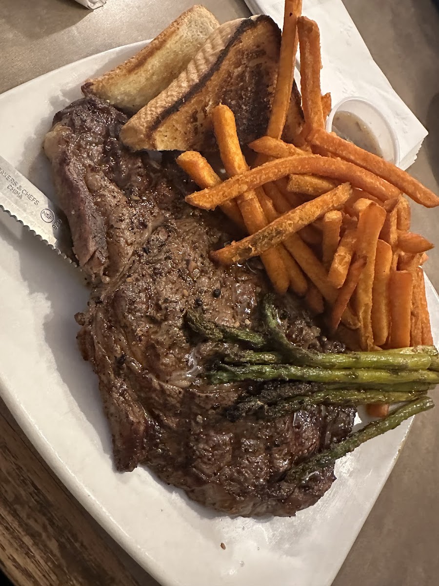 Skootr's Restaurant & Bar-3