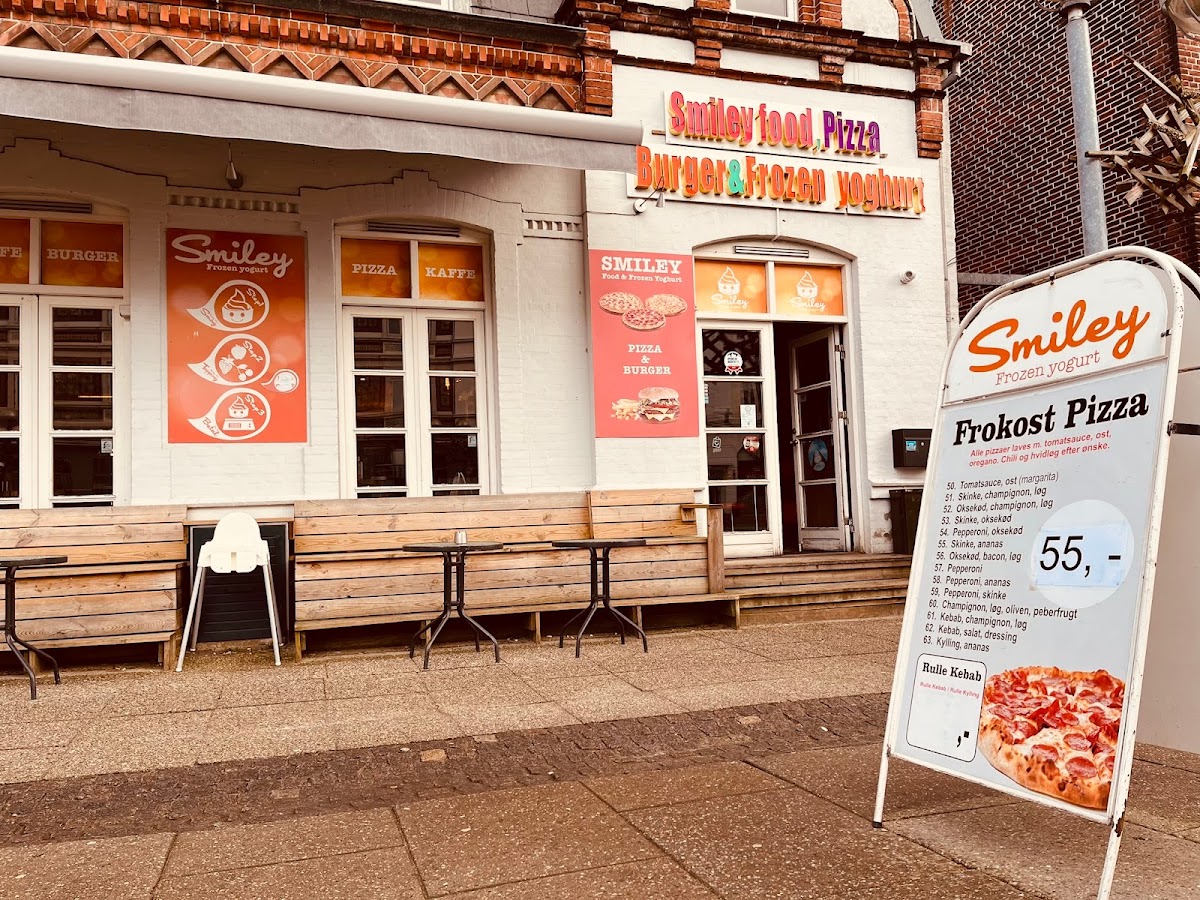 Smiley Pizza - Frozen Yoghurt
