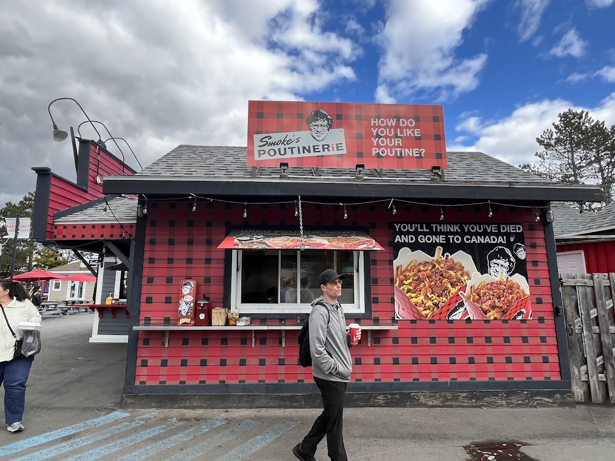 Smoke's Poutinerie Halifax