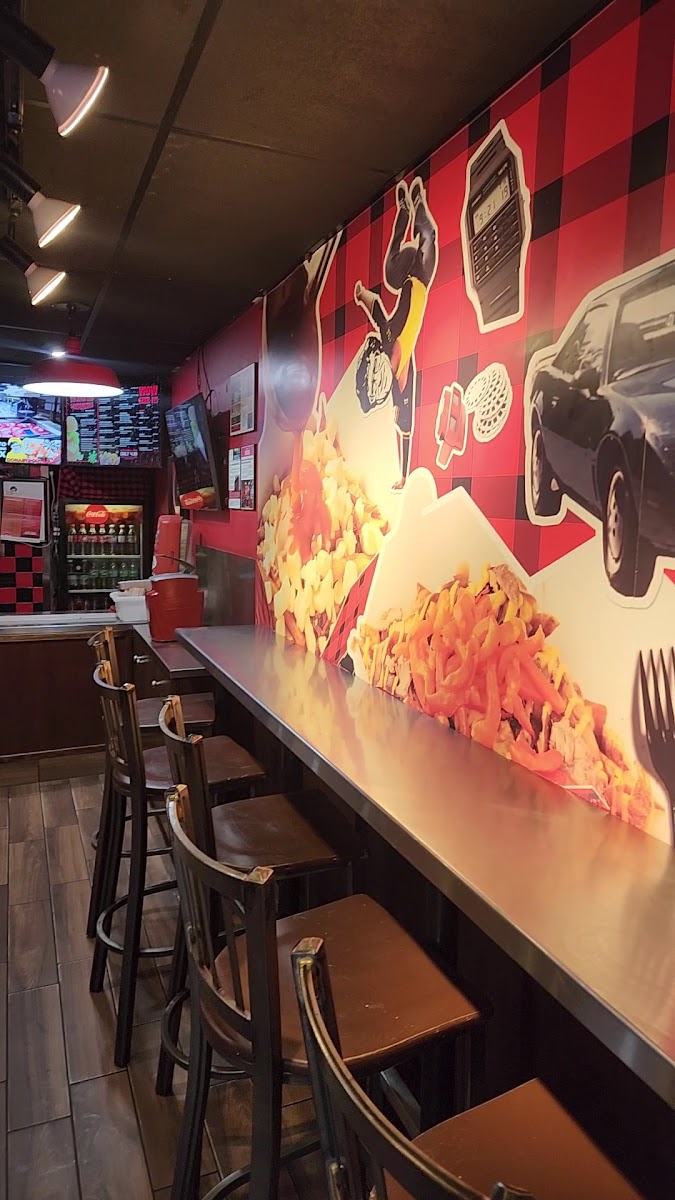 Smoke's Poutinerie Halifax-2