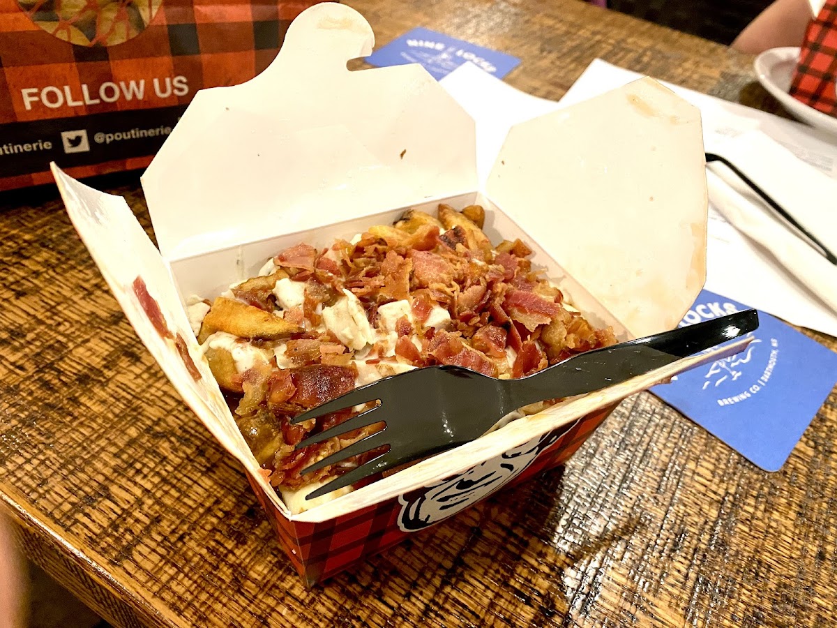 Smoke's Poutinerie Halifax-5