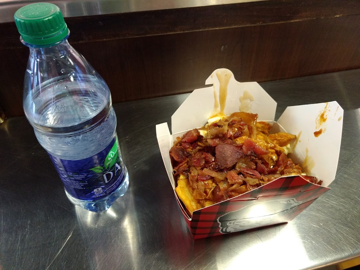Smoke's Poutinerie Halifax-6