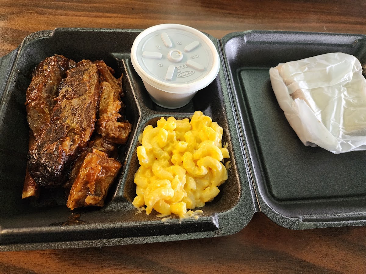 Smokey Pig Bar-B-Q-2