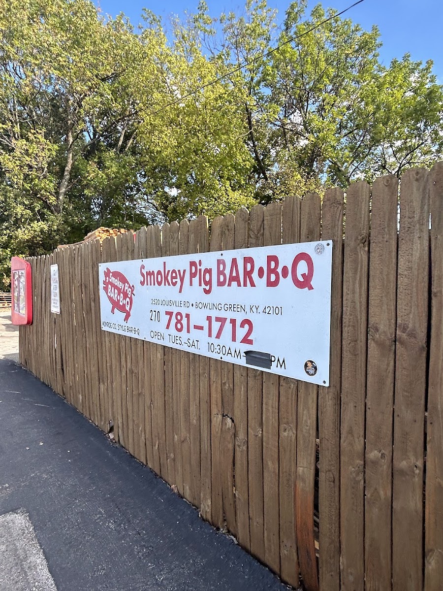 Smokey Pig Bar-B-Q-3