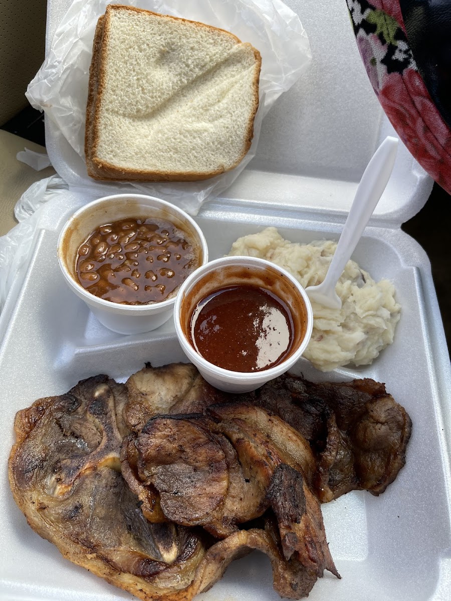 Smokey Pig Bar-B-Q-9