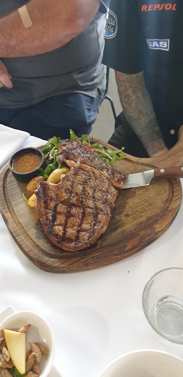 Sneaky's Restaurant-9