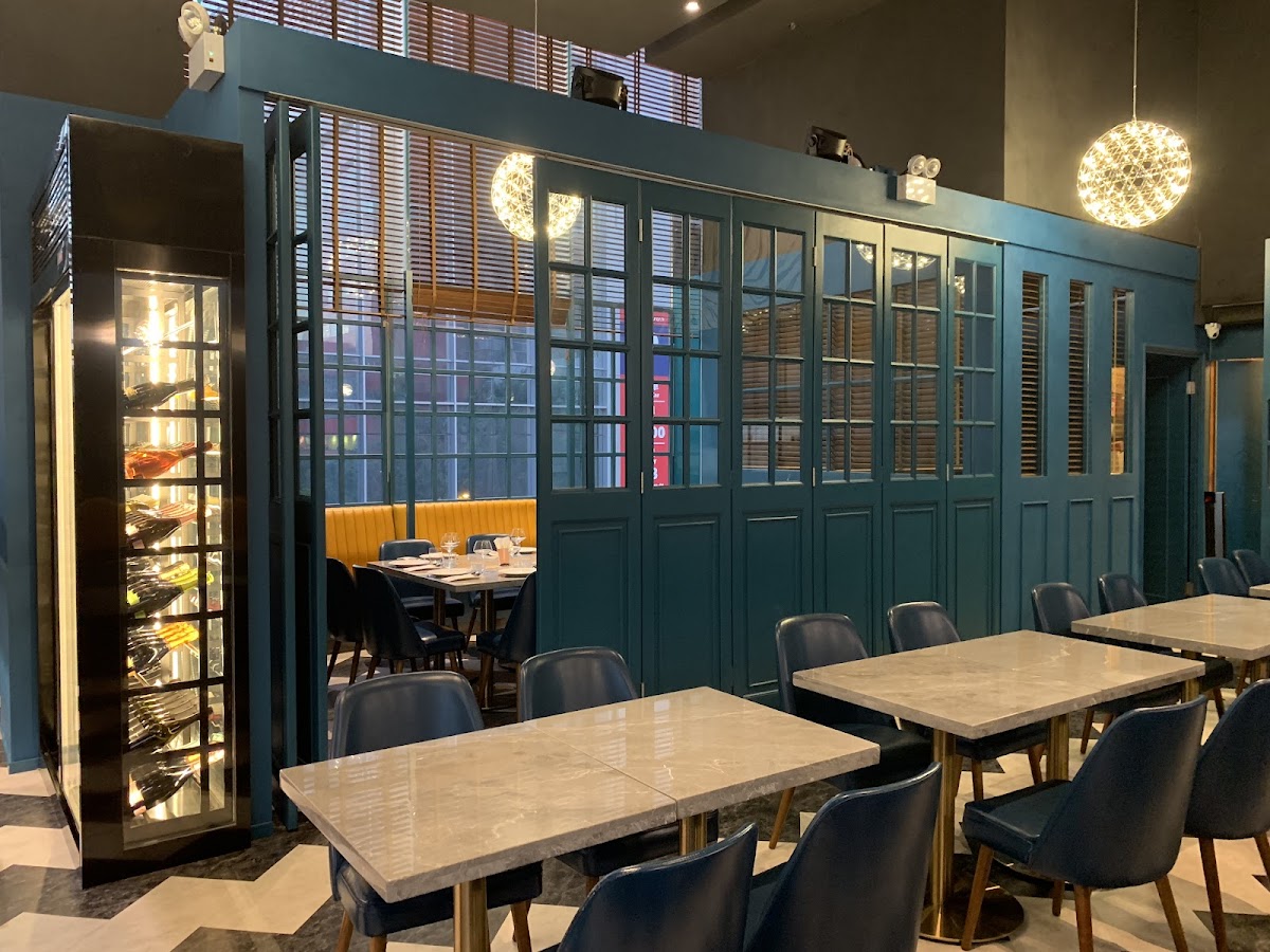 Sparkling House Seafood & Oyster Bar