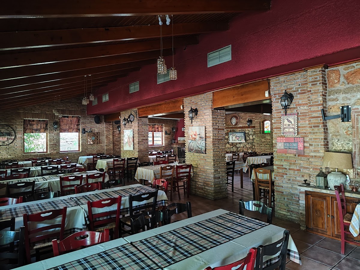Spiros Tavern