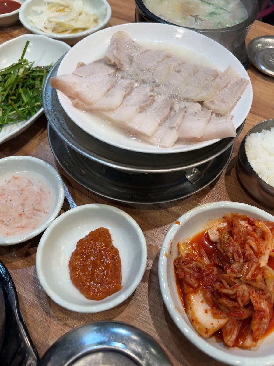 Ssangdung-E Dwaeji-Gukbap, Daeyeon Branch-2