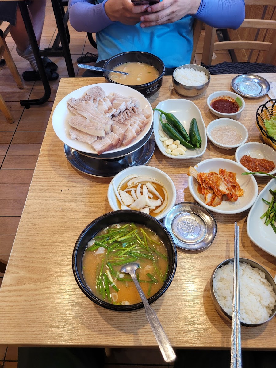 Ssangdung-E Dwaeji-Gukbap, Daeyeon Branch-5
