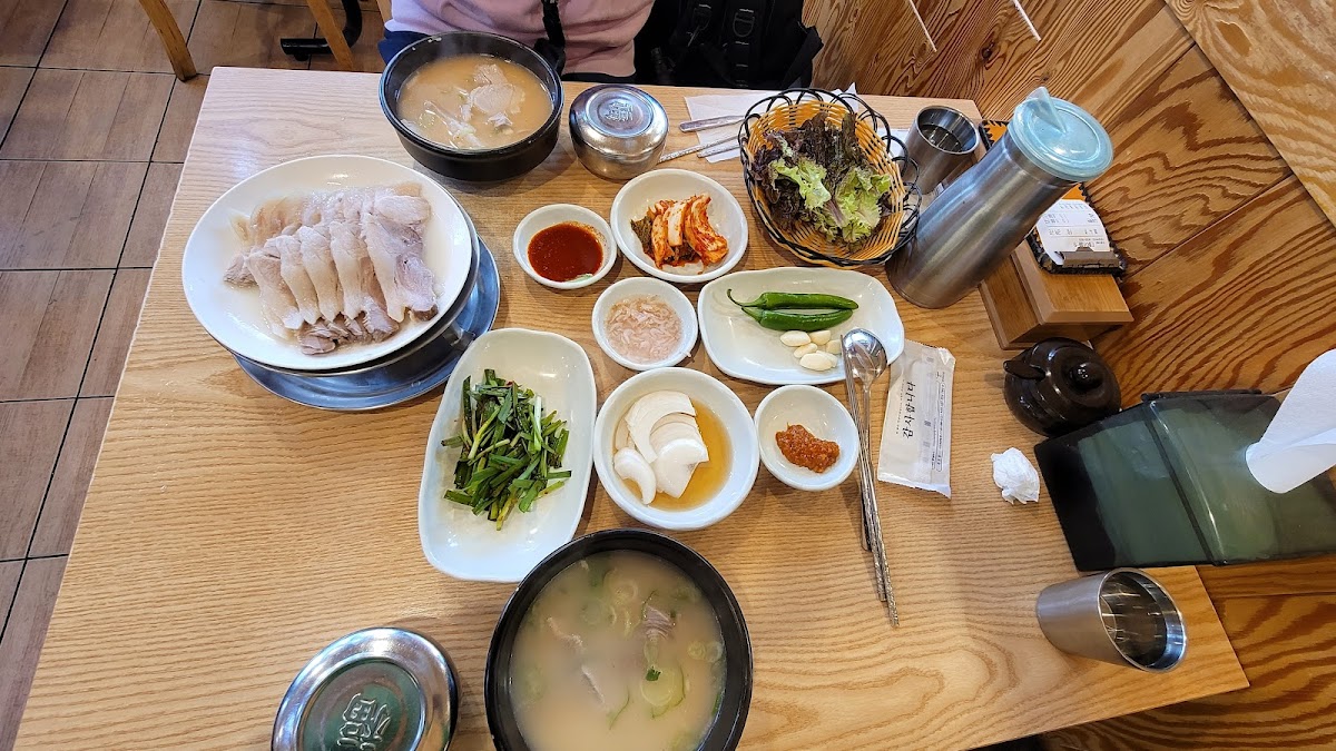 Ssangdung-E Dwaeji-Gukbap, Daeyeon Branch-7