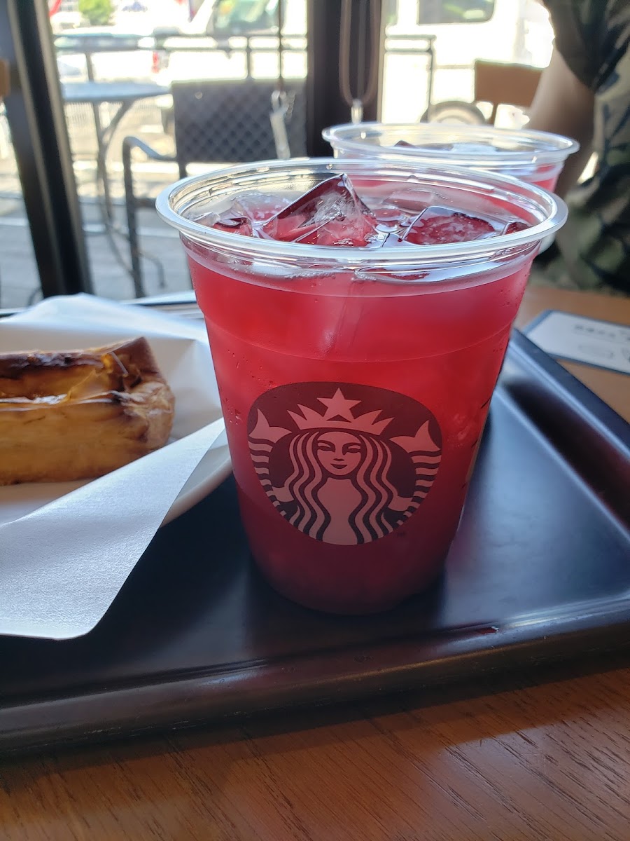 Starbucks Coffee - Tsutaya Fukuchiyama-7