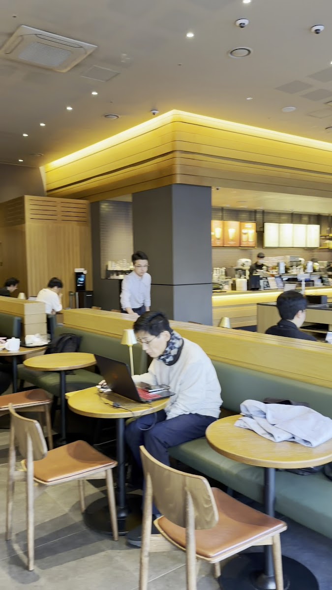 Starbucks Yeongdeungpo Station-2