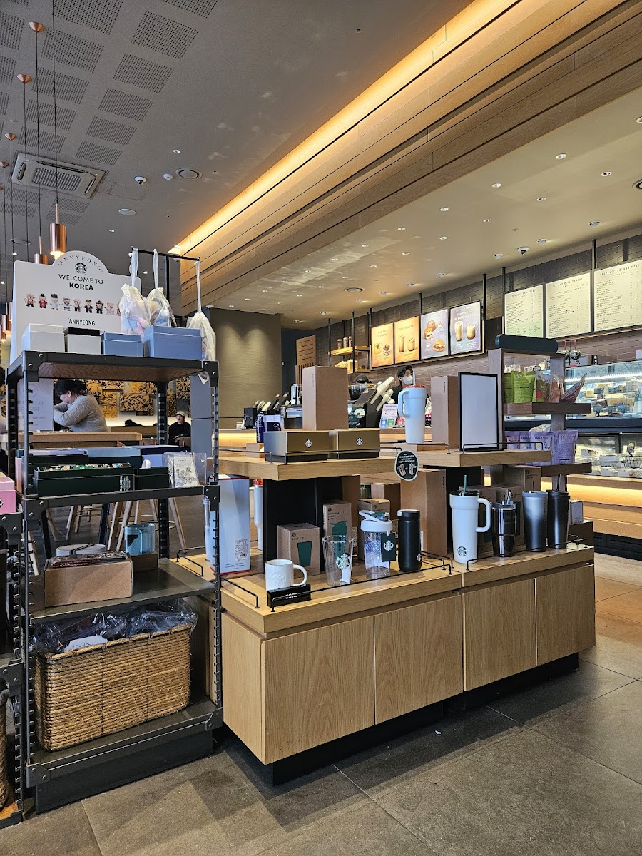 Starbucks Yeongdeungpo Station-3