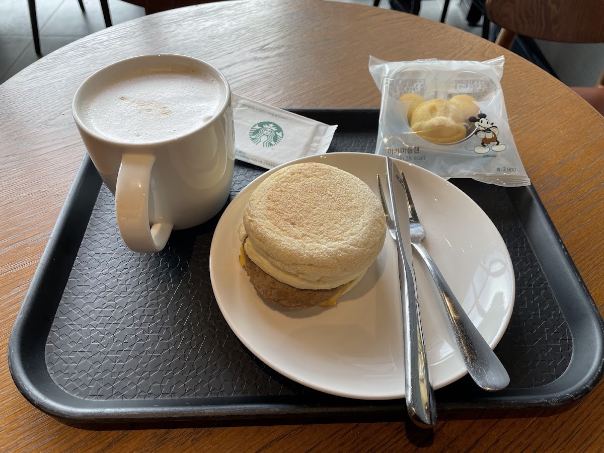 Starbucks Yeongdeungpo Station-7