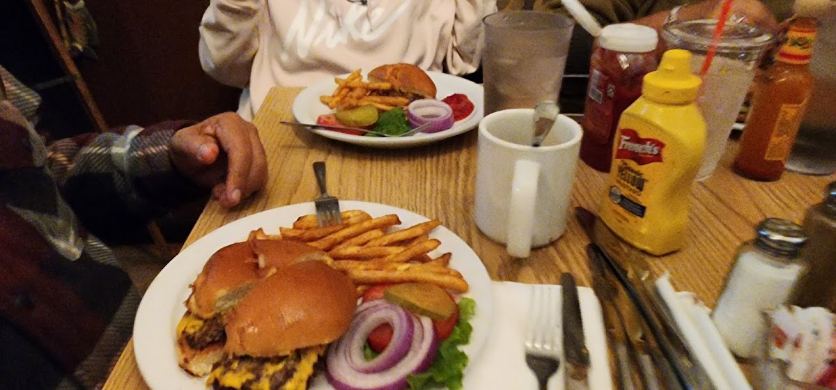Steves Sportsman Cafe-5