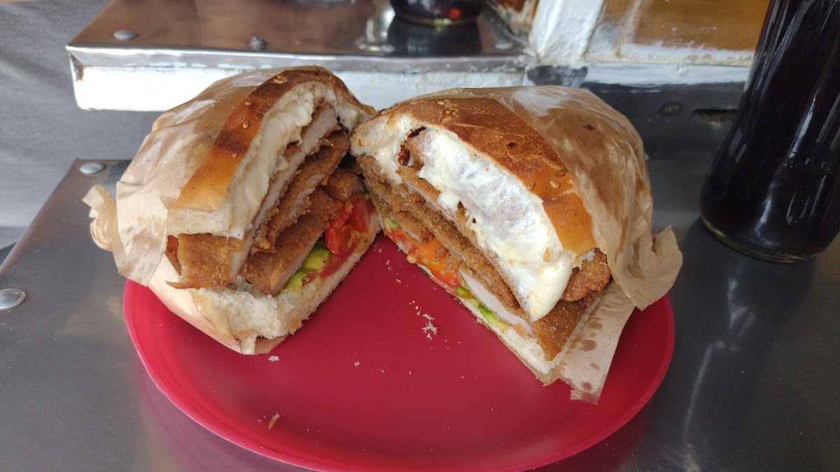 Super Tortas Y Refrescos 'la Bella'