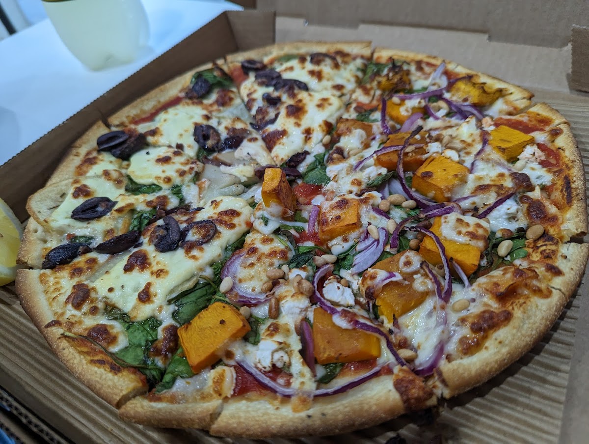 Surrey Hills Handcrafted Pizza & Burger-6