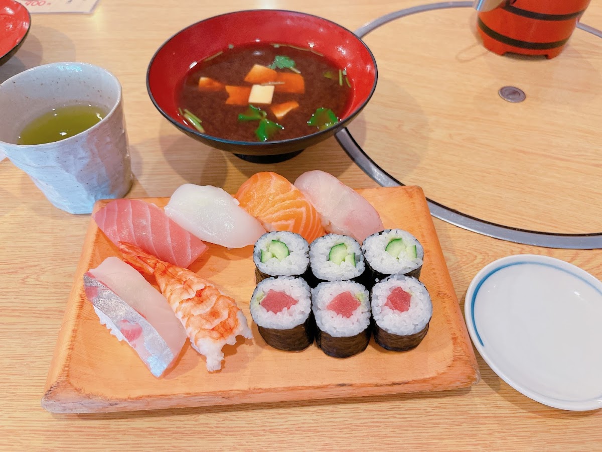 Sushi-Dokoro Yuki-10