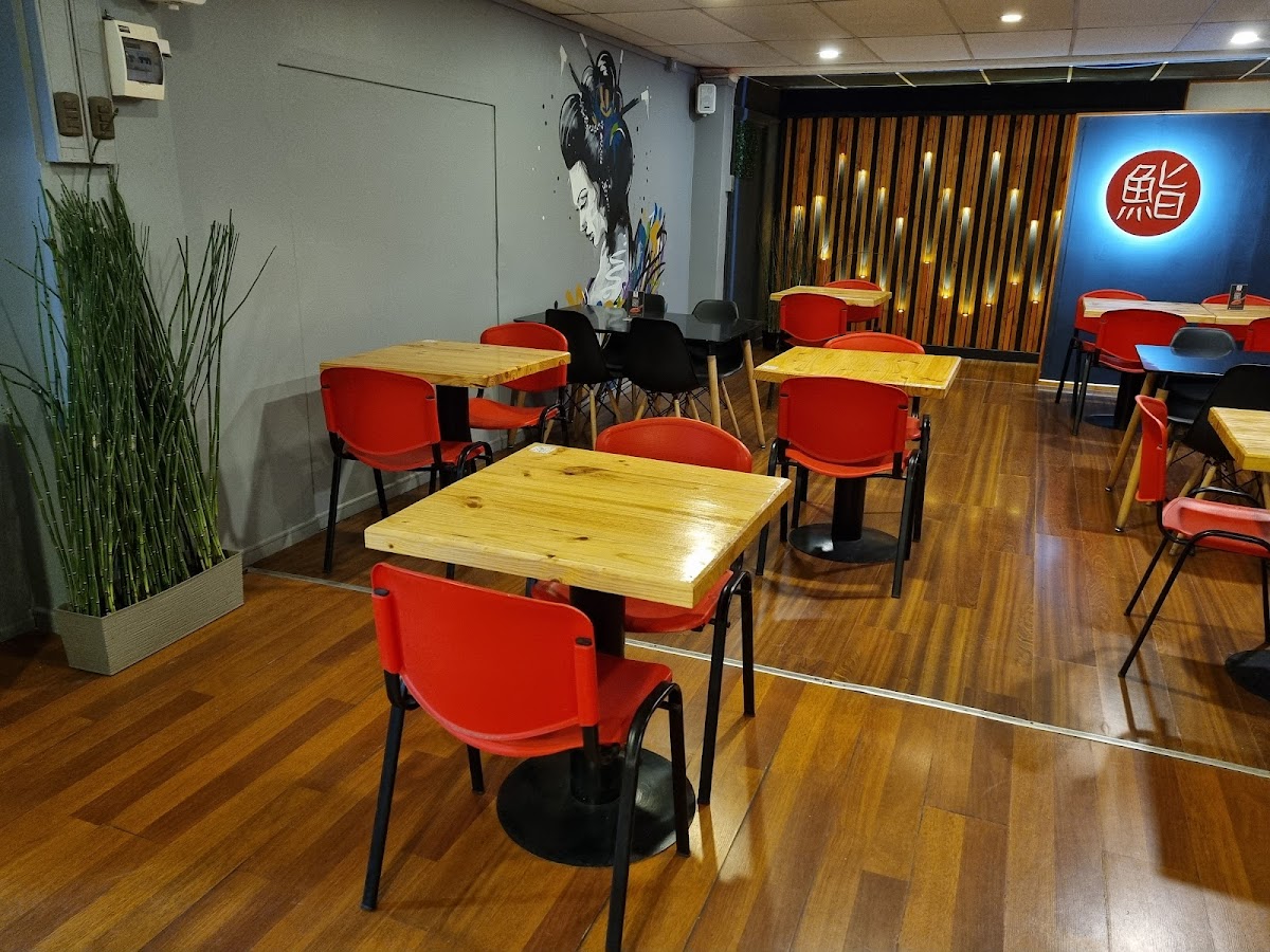 Sushi Rolls Restaurant