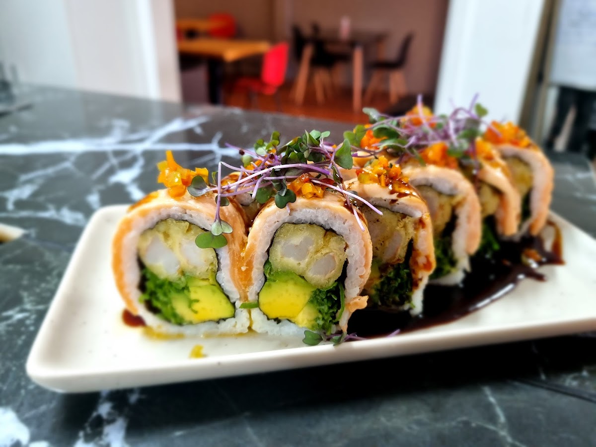 Sushi Rolls Restaurant-9