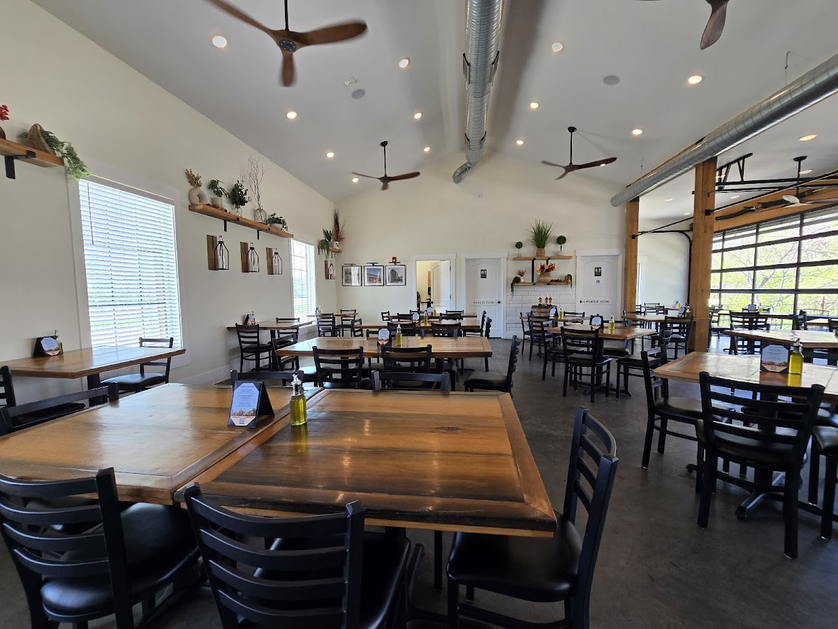 T-Ravs Restaurant-4