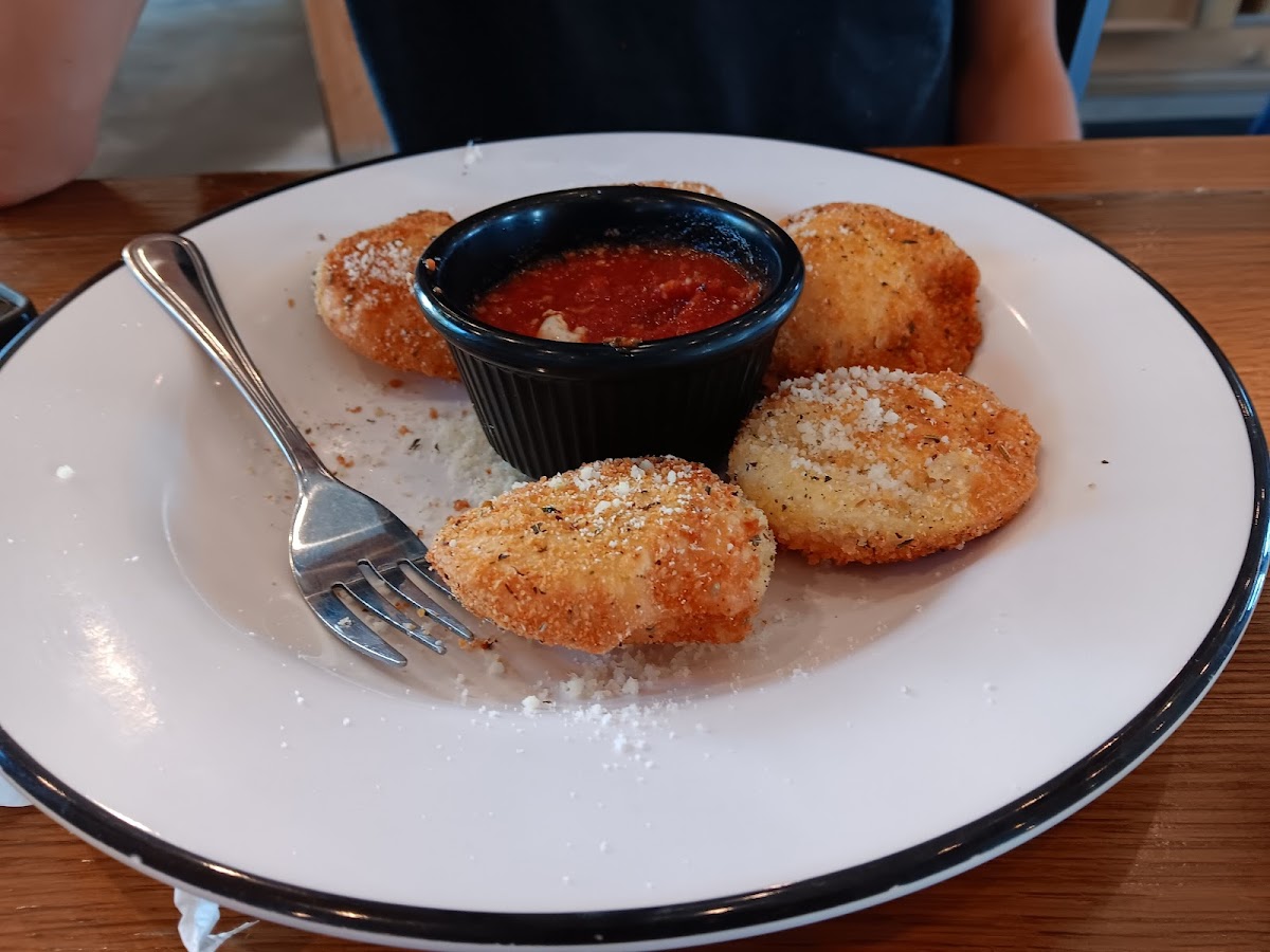T-Ravs Restaurant-5