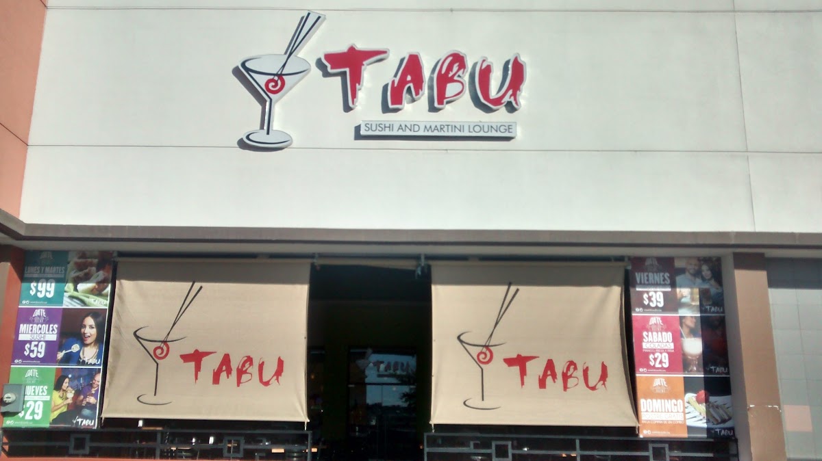 Tabú Sushi Plaza Patio