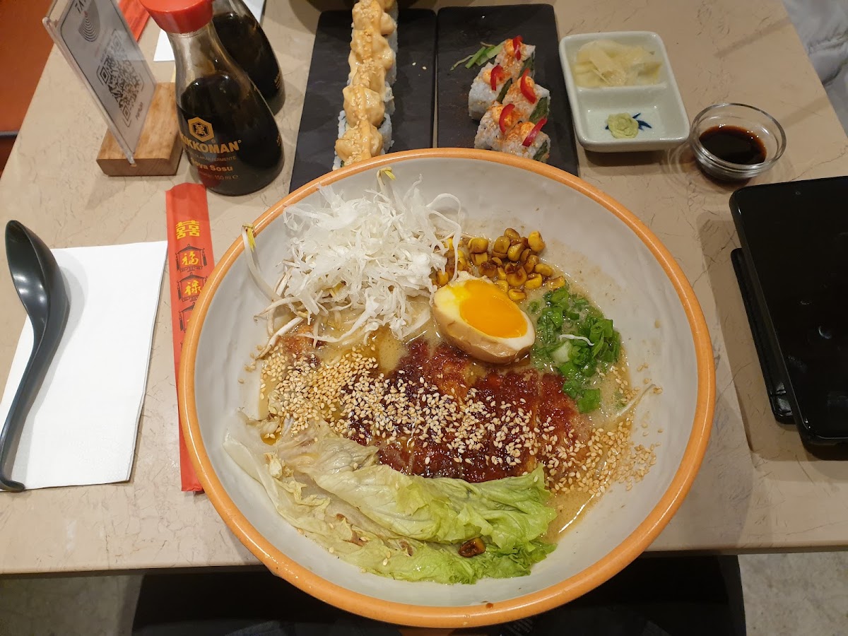 Tas Ramen & Sushi Bar-8