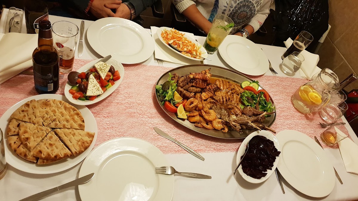 Taverna Elpida - Řecká Restaurace-7