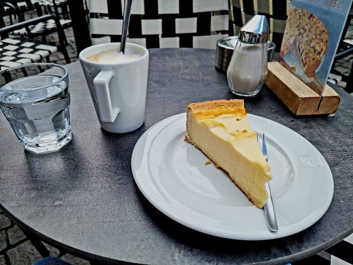 Tchibo Shop With Coffee Bar-3