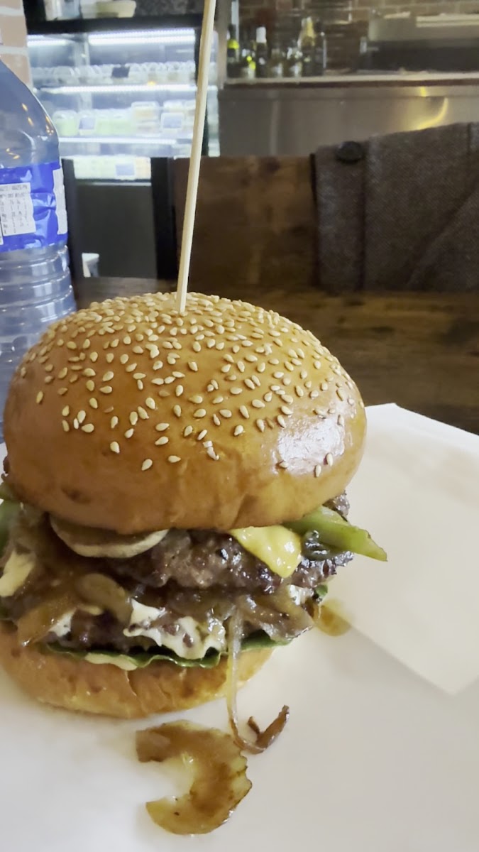 Tezgah Gourmet Burgers & Wood Fire Pizza-2