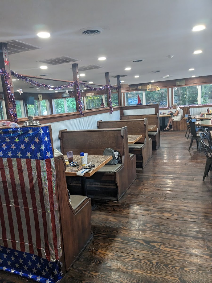 The Creekside Lodge-4