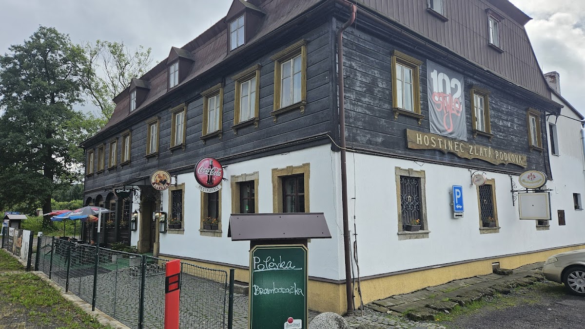 The Golden Horseshoe Inn-3