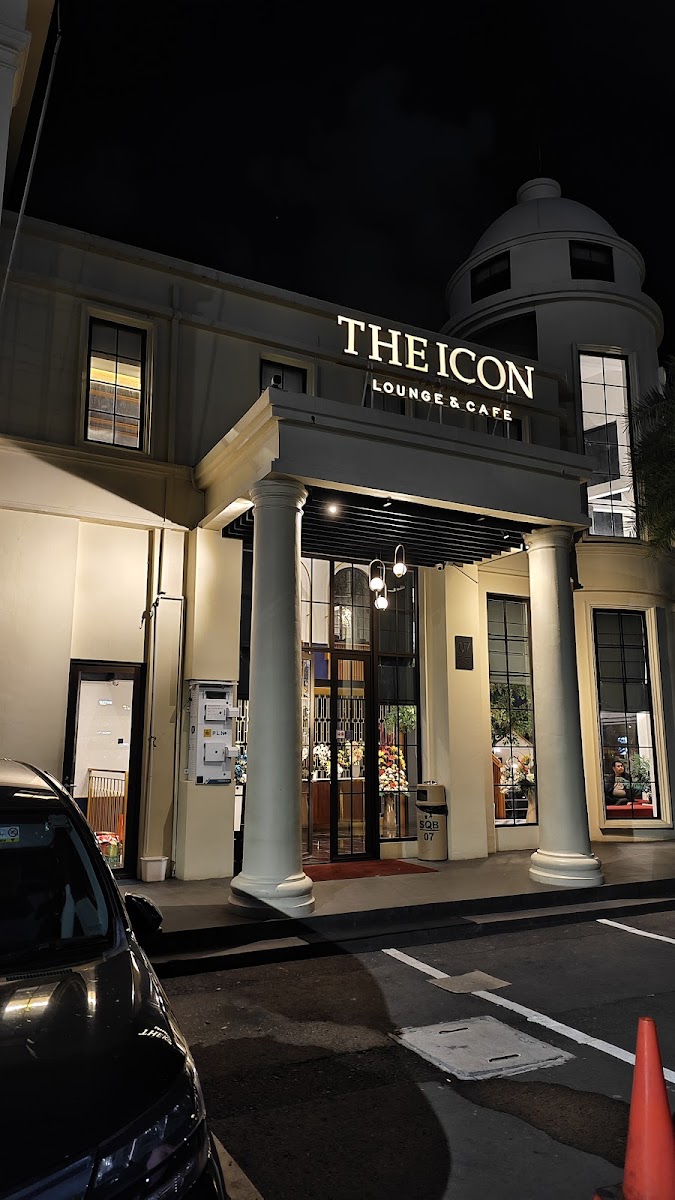 The Icon Beach Lounge & Cafe
