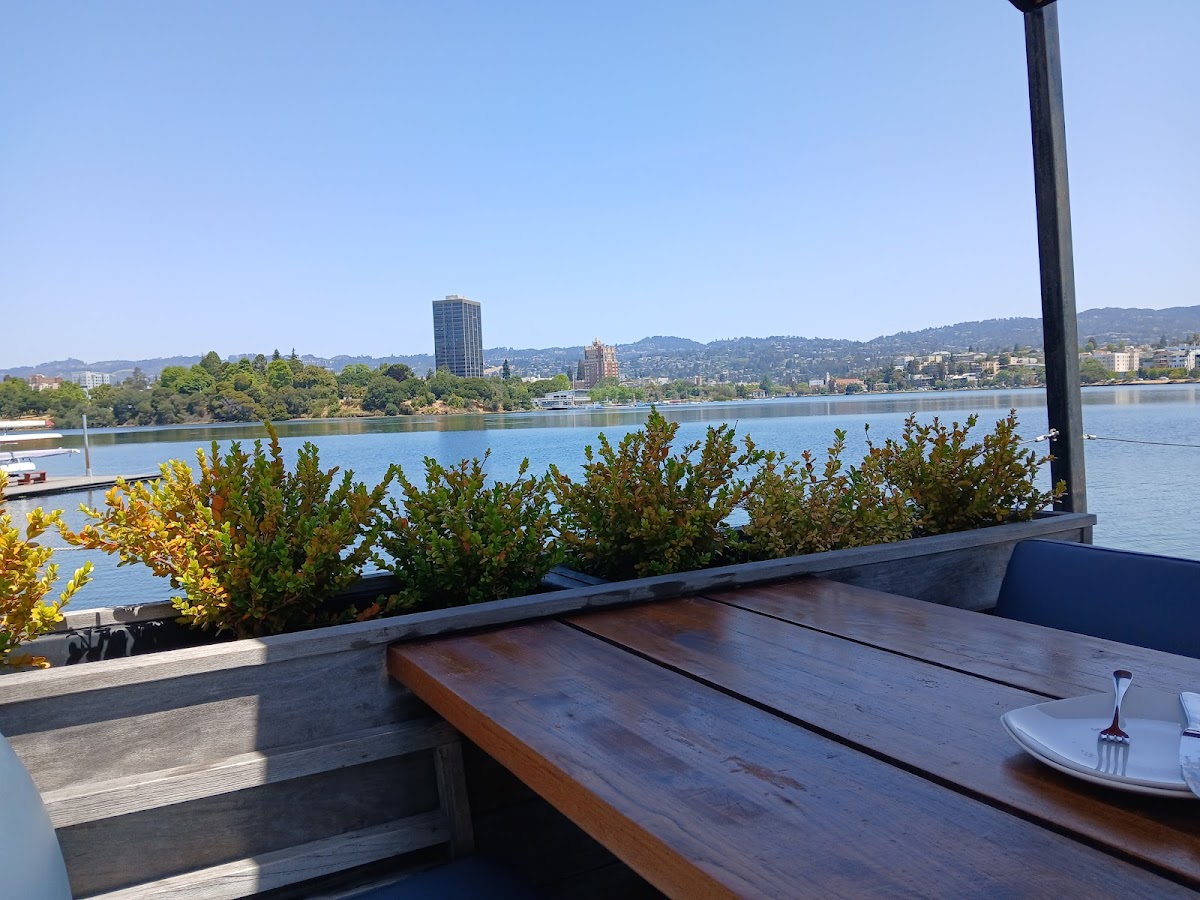 The Lake Chalet Seafood Bar & Grill-4