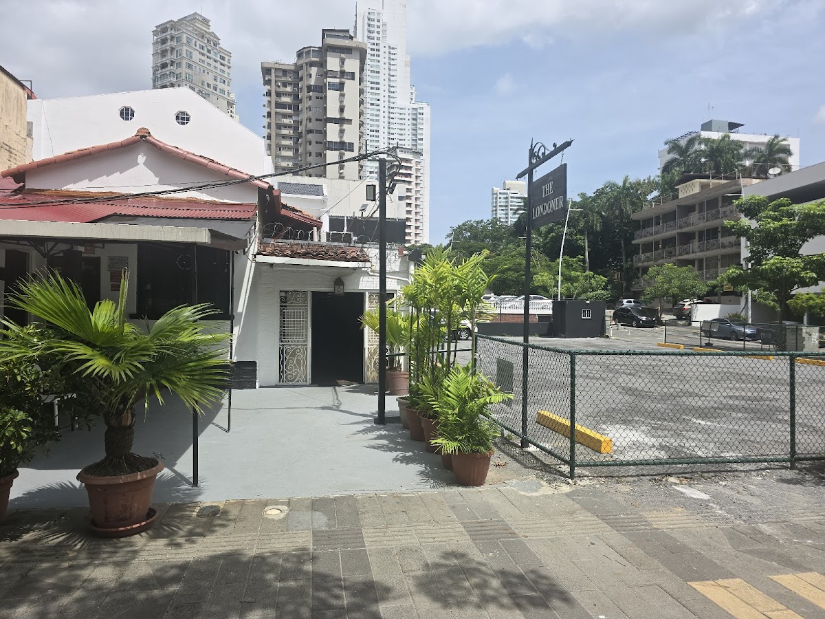 The Londoner Pub & Restaurant Panama-4